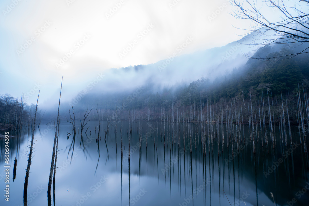 長野県王滝村　初冬の自然湖