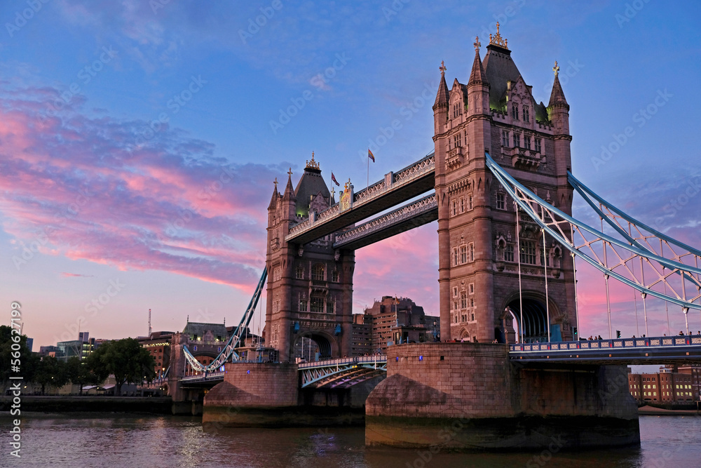 Fototapeta premium London Bridge at sunset