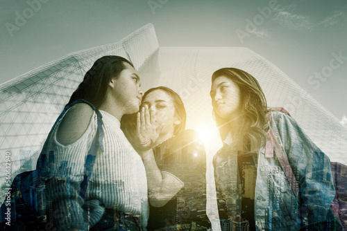 Foto Two gossip friends criticizing another woman
