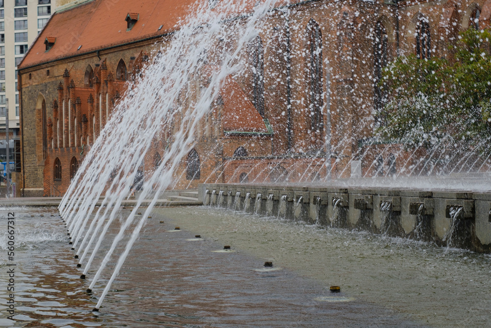 Foto de Springbrunnen vor der Marienkirche am Alexanderplatz, Berlin