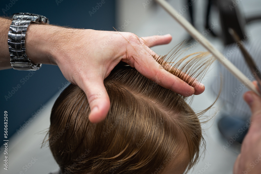 Fototapeta premium close up haircut, scissors and comb. Selective focus