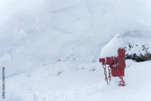 雪に埋もれた消火栓 © Nakamasa_0714
