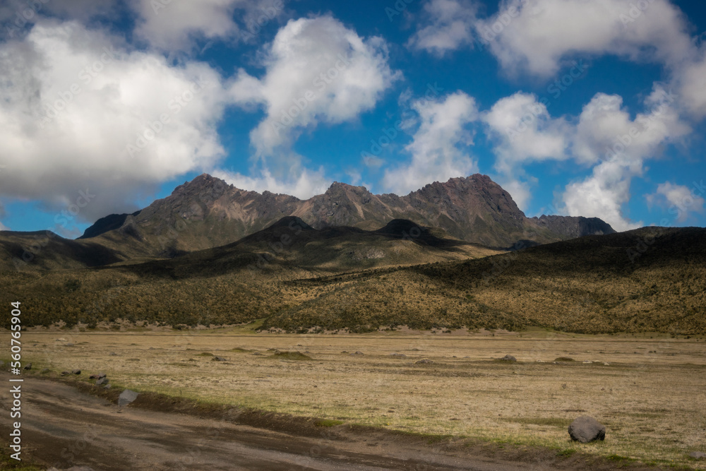 Montañas Montaña Nubes Páramo Paisaje Turismo Aventura Andes Cielo Azul Despejado Naturaleza Plantas Naranjas Secas