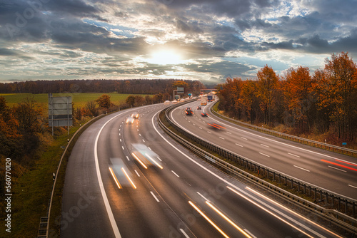 Langzeitbelichtung - Autobahn - Strasse - Traffic - Travel - Background - Line - Ecology - Highway - Night Traffic - Long Exposure - Cars Speeding - Lights - Sunset - High quality photo 