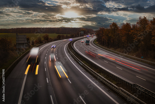 Langzeitbelichtung - Autobahn - Strasse - Traffic - Travel - Background - Line - Ecology - Highway - Night Traffic - Long Exposure - Cars Speeding - Lights - Sunset - High quality photo 