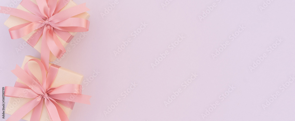 Obraz premium close up top view on gift over pink color background with copy space for design as valentine or mother day and happy birthday concept