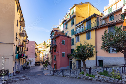Colorful apartment homes in touristic town, Riomaggiore, Italy. Cinque Terre National Park © edb3_16