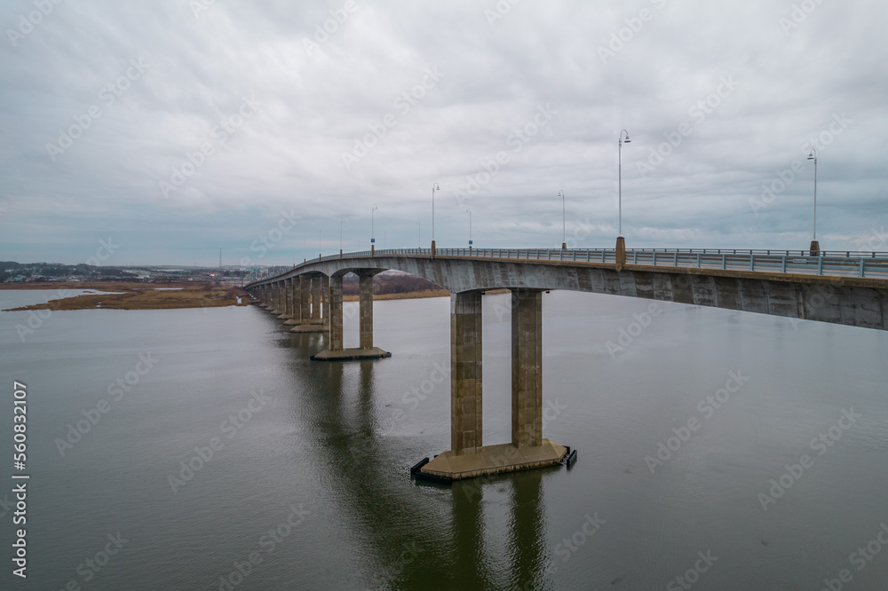 Obraz premium The Perth Amboy bridge crossing over the Raritan river