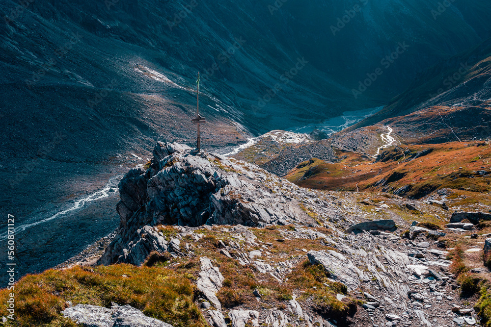 Obraz premium Cross in the Alps Mountains