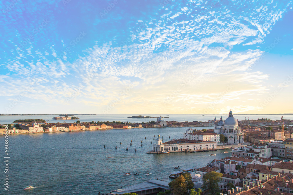 Obraz premium Beautiful views of Santa Maria Della Salute and the Venetian lagoon in Venice, Italy