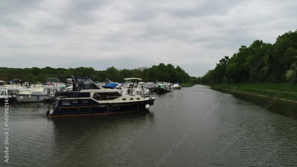 Vue aérienne - manoeuvre bateau - Haute Saône - France Vue aérienne - manoeuvre bateau - Haute Saône - France