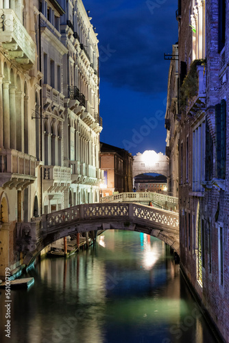 Venezia. Rio di Palazzo con Ponti verso Ponte dei Sospiri di notte