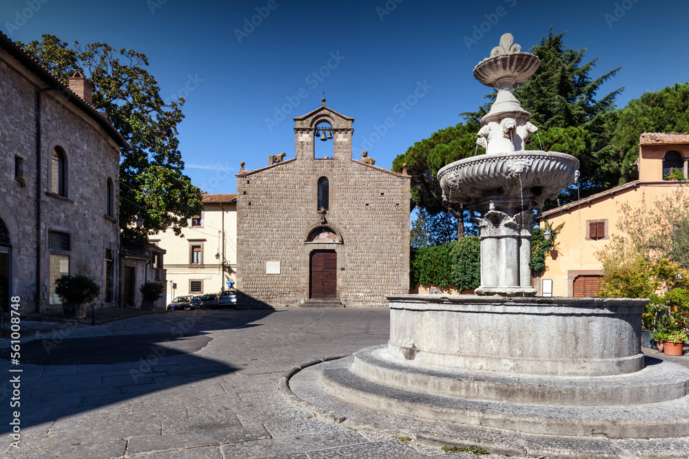 Viterbo.Fontana in Piazza del Gesù davanti alla Chiesa di San Silvestro
