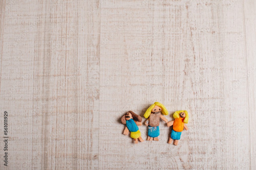 Fototapeta premium Kinderhandwerk, drei Freundinnen, Hintergrund mit Platz für Text 