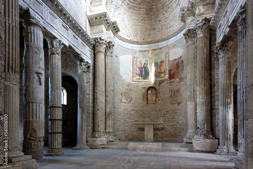 Spoleto cimitero, PG. Interno della Basilica di San Salvatore
 photo