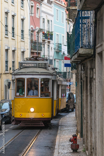 Strassenbahn in der Altstadt von Lissabon © Andreas Gruhl