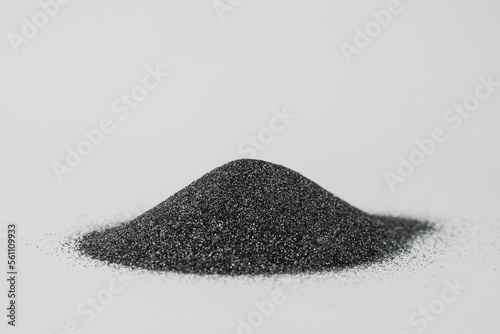 Φωτογραφία Silicon carbide abrasive powder for leveling stones isolated on white background