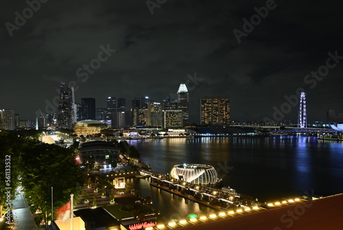 Vue aérienne et panoramique de Singapour de nuit