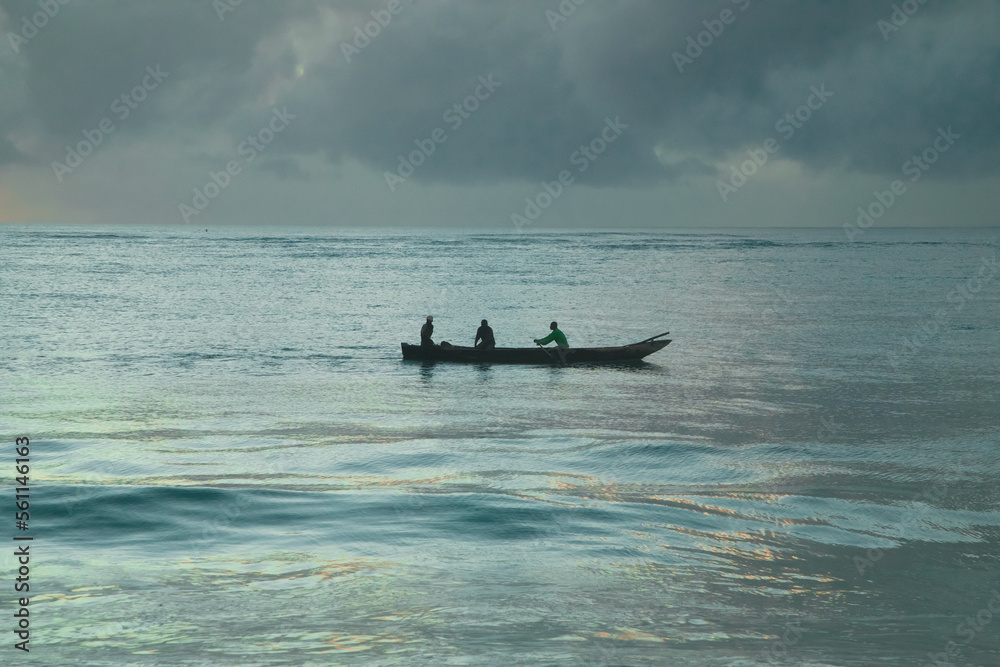 Naklejka premium Beautiful sun rise at beach. gorgeous beautiful sunrise over the ocean