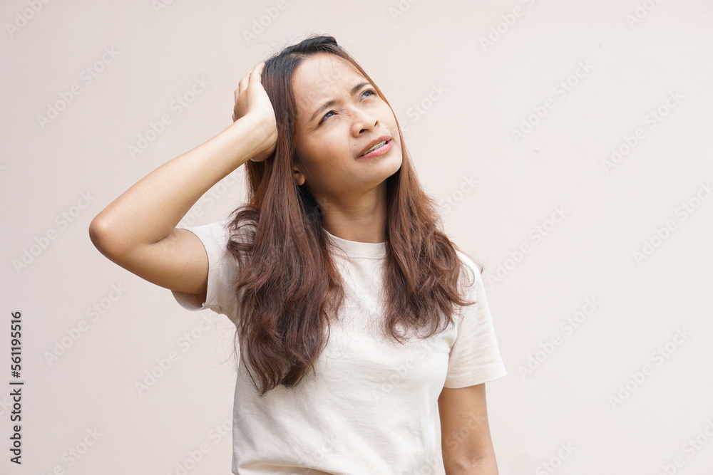Asian women suffer from work stress. Put your hand on your head. Asian women suffer from work stress. Put your hand on your head.