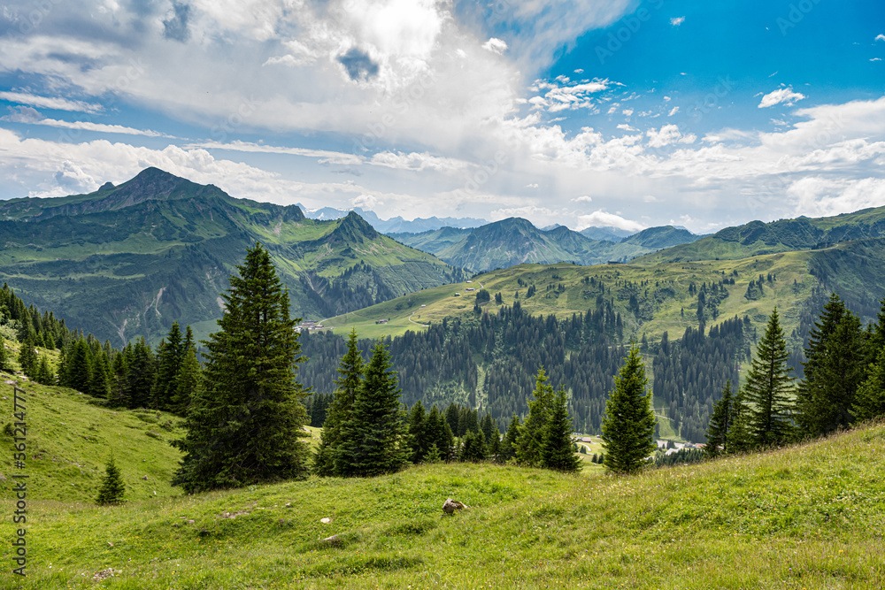 Fototapeta premium Alpenpanorama in Vorarlberg in Österreich
