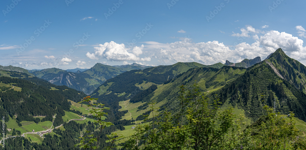 Fototapeta premium Alpenpanorama in Vorarlberg in Österreich