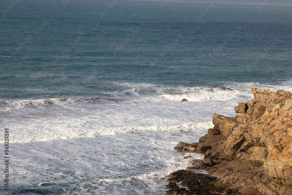 Beuzec-cap-Sizun.. Douarnenez. Ciel menaçant sur la côte sauvage à la pointe du Millier. Finistère. Bretagne Beuzec-cap-Sizun.. Douarnenez. Ciel menaçant sur la côte sauvage à la pointe du Millier. Finistère. Bretagne