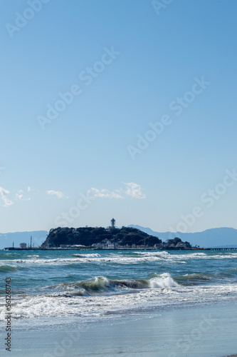 七里ヶ浜から江ノ島を見た景色