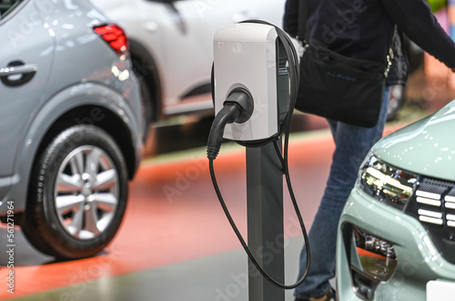 auto voiture station borne recharge charge electrique electricite energie environnement