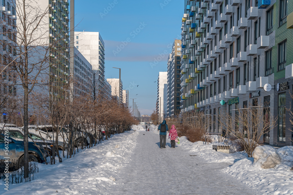 Φωτογραφία On the street houses and trees on January 06, 2023 in Moscow