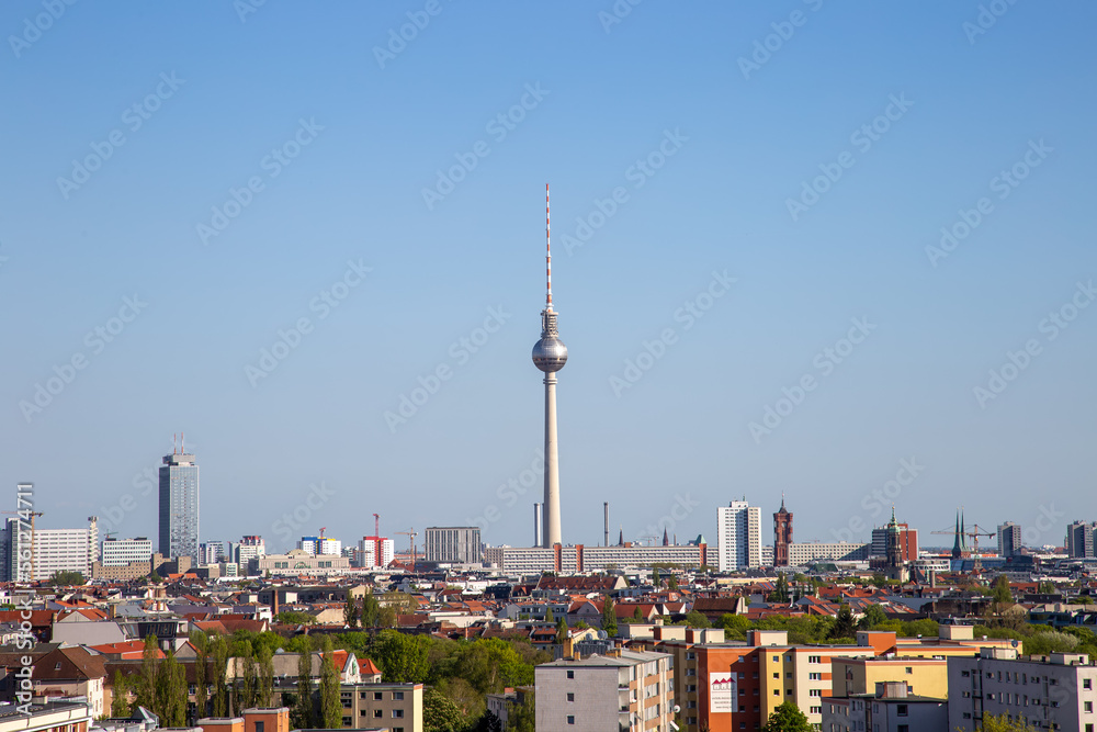 Fototapeta premium Berliner Fernsehturm Mitte