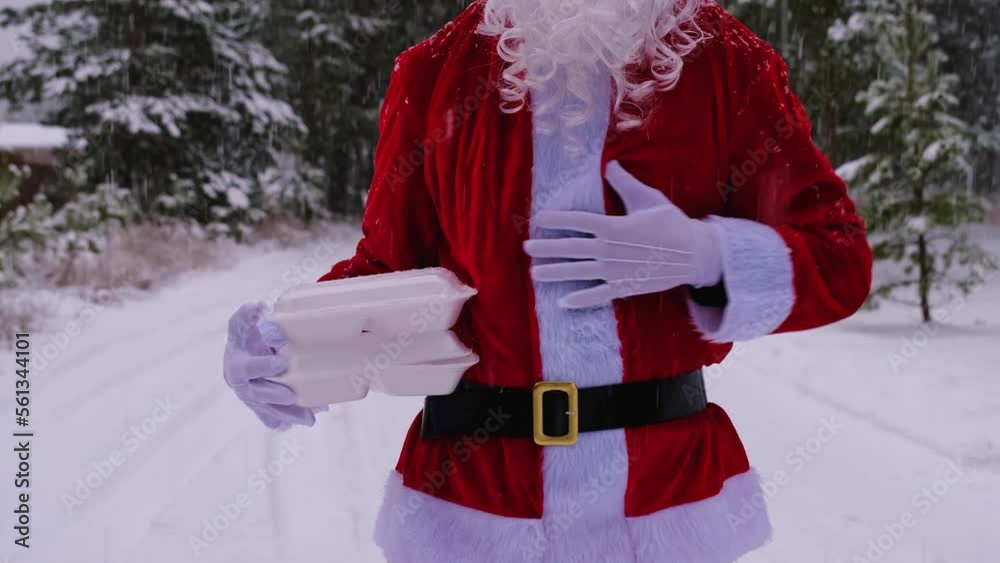 Food delivery service containers in hands of Santa Claus outdoor in snow. Christmas eve promotion. Ready-made hot order, disposable plastic box. New year holidays catering. Copy space, mock up Food delivery service containers in hands of Santa Claus outdoor in snow. Christmas eve promotion. Ready-made hot order, disposable plastic box. New year holidays catering. Copy space, mock up