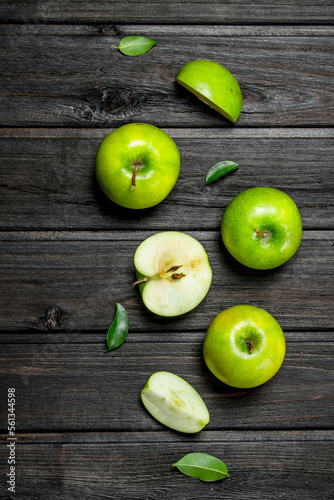 Green apples and Apple slices.
