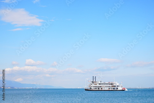 琵琶湖と青空と観光船 photo
