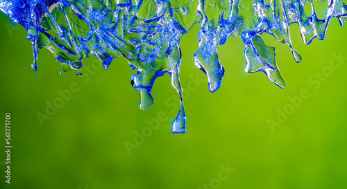 Cuadro en lienzo frozen water drops on a green background