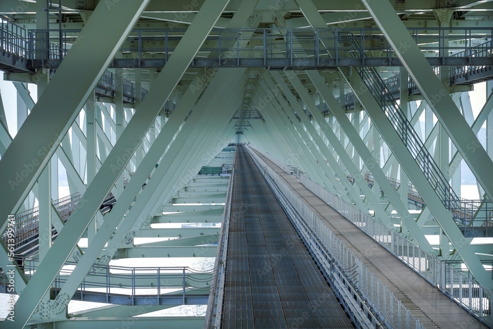 自転車道になるかも知れない明石海峡大橋の内部の情景＠神戸、兵庫