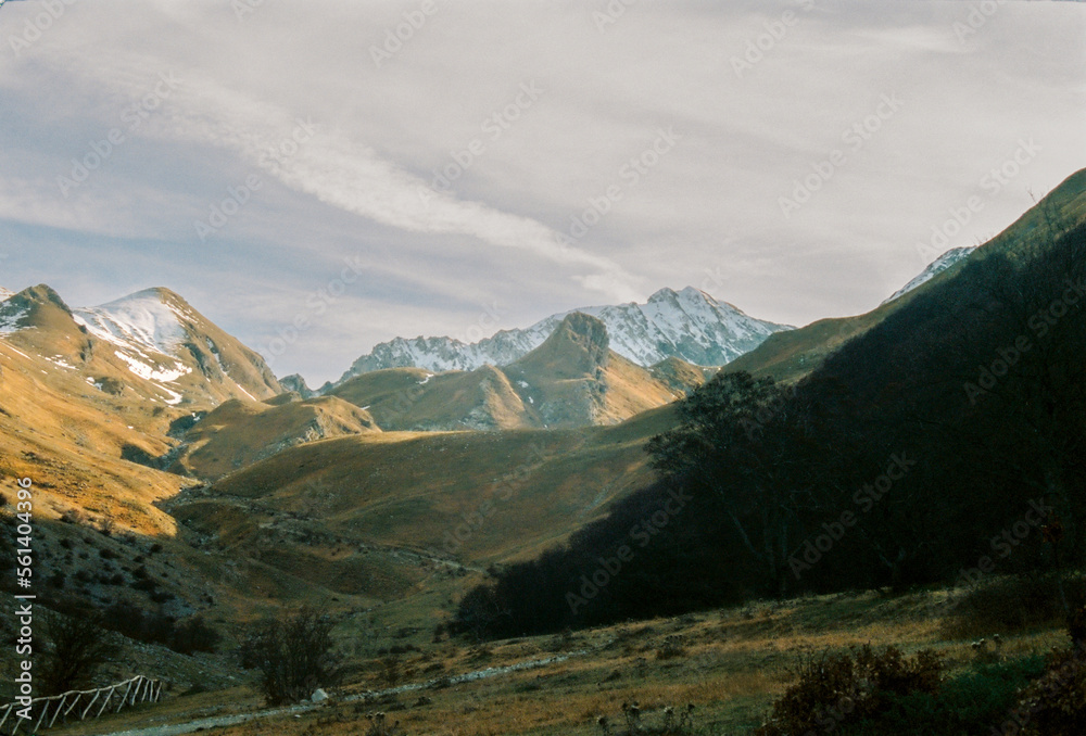 Fototapeta Panorama der Berge im Gran Sasso Nationalpark, Pizzo di Camardaim Hintergrund