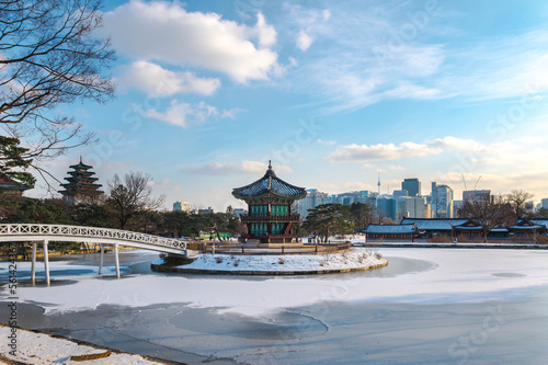 Canvas Print Snow winter of the palace Gyeongbokgung in Seoul, South Korea.