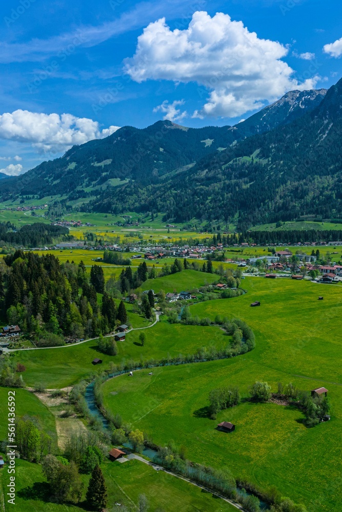 Ausblick ins Oberstdorfer Tal - die mäandernde Stillach, einer der Quellbäche der Iller