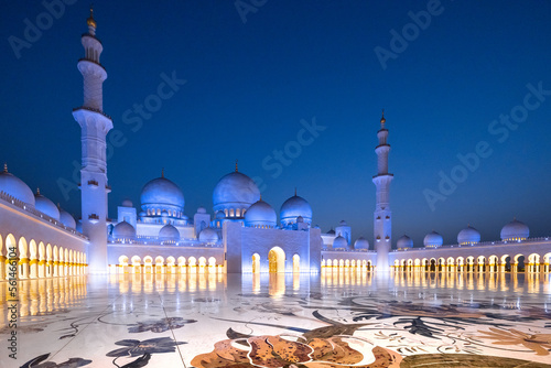 Blue hour at the maject Sheik Zayed mosque in Abu Dhabi