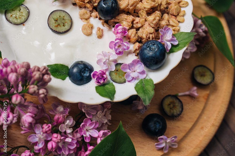 Granola - a dish for a healthy breakfast, as well as a traditional snack of rolled oatmeal, nuts and honey