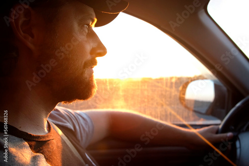 Canvas-taulu Man Driving a Car at Sunset