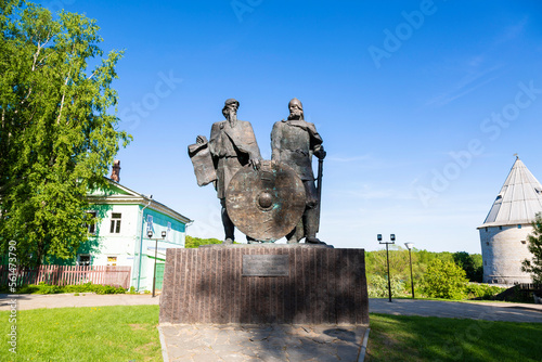 Foto Monument to Rurik and Oleg in the village of Staraya Ladoga, Leningrad region, R