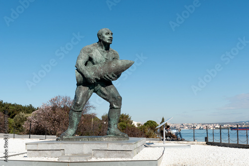 Monument of Turkish Corporal, Seyit Cabuk carrying an artillery piece at Kilitbaher Martyrs’ Memorial, Gallipoli on the Dardanelles, Turkey. .