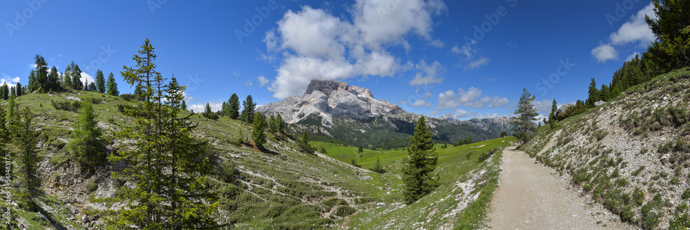 Landschaft in den Dolomiten - Plätzwiese mit Hohe Gaisl