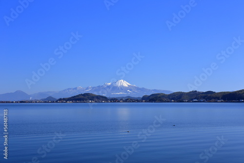 島根県松江市から鳥取県の積雪した冬の伯耆大山