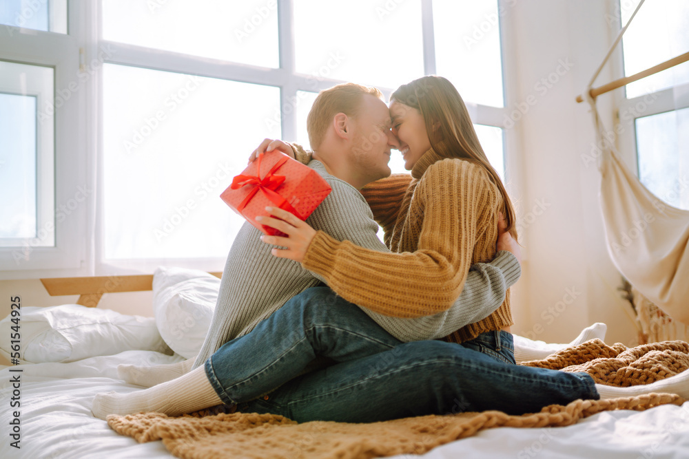 Obraz premium Young couple at home celebrating Valentine's Day. Romantic day together.