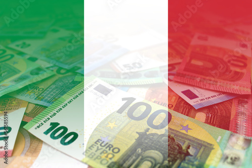 Euro banknotes are colored in the colors of the Italy flag.