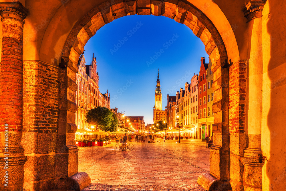 City Hall of Gdansk and the Old Square at Dusk, Poland - obrazy, fototapety, plakaty 