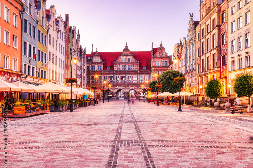 Old Square with Swiety Duch Gate in Gdansk at Dusk, Poland - obrazy, fototapety, plakaty 